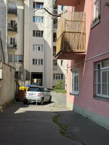 Sunny House One Apartment Bratislava Bagian luar foto