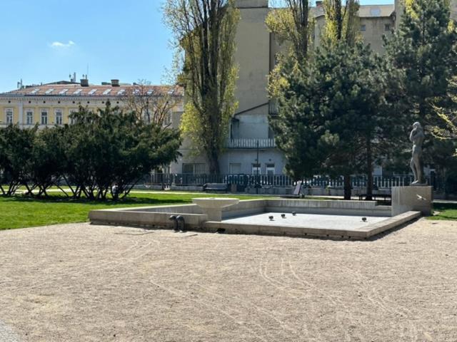 Sunny House One Apartment Bratislava Bagian luar foto